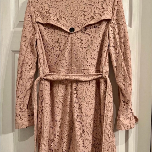 Gorgeous Cupcakes and Cashmere Fall/Spring lace coat. Blush color. Size Small - Picture 5 of 11